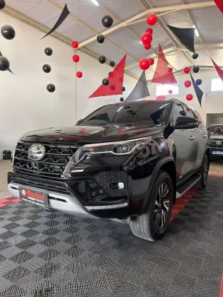 TOYOTA HILUX SW4 2.8 D-4D TURBO DIESEL SRX 7L 4X4 AUTOMÁTICO