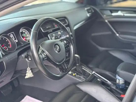 VOLKSWAGEN-GOLF-2016