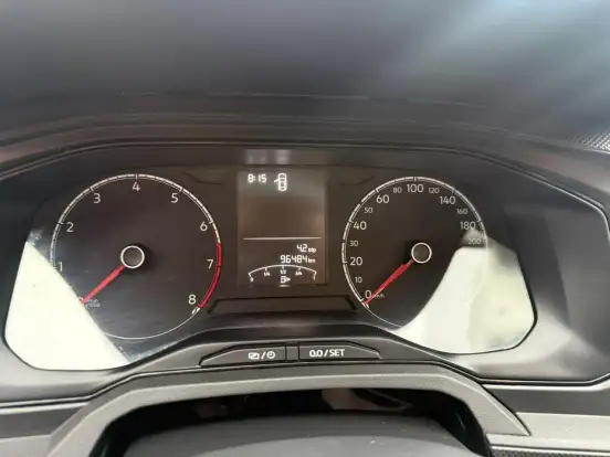 VOLKSWAGEN-POLO-2023