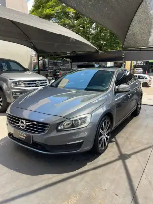 VOLVO-S60-2.0 T4 MOMENTUM GASOLINA 4P AUTOMÁTICO VOLVO-S60-2017