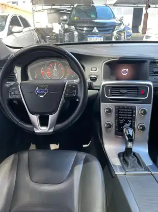 VOLVO-S60-2.0 T4 MOMENTUM GASOLINA 4P AUTOMÁTICO VOLVO-S60-2017