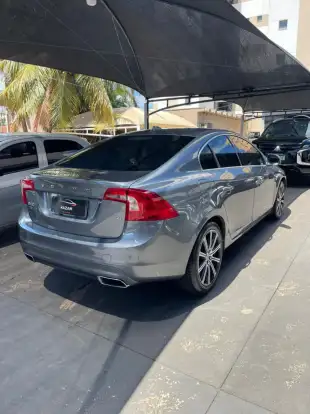 VOLVO-S60-2.0 T4 MOMENTUM GASOLINA 4P AUTOMÁTICO VOLVO-S60-2017