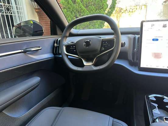 VOLVO-EX30-2024