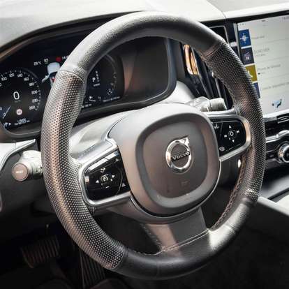 VOLVO-XC60-2020