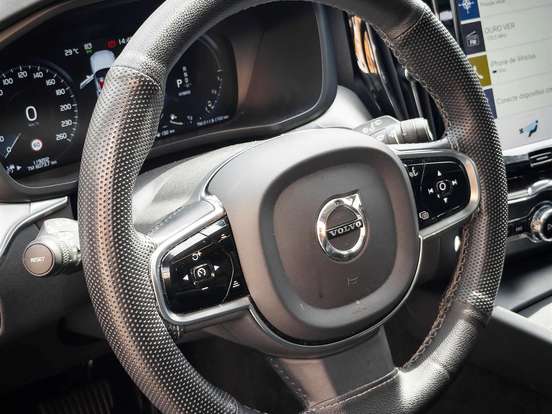 VOLVO-XC60-2.0 T8 HYBRID MOMENTUM AWD GEARTRONIC VOLVO-XC60-2020