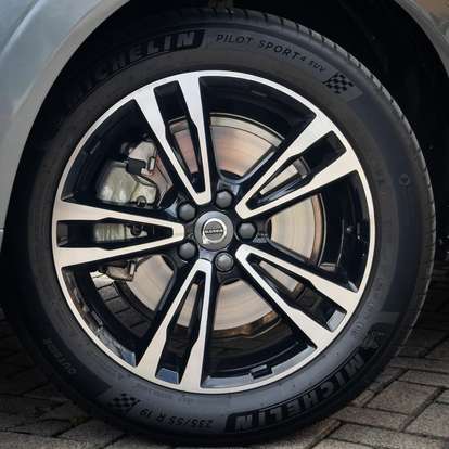 VOLVO-XC60-2020