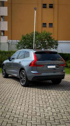 VOLVO-XC60-2020