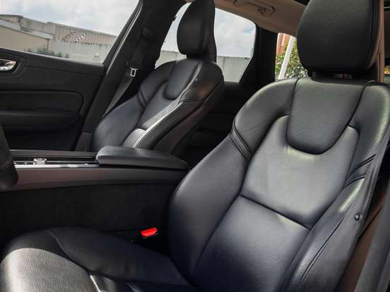 VOLVO-XC60-2.0 T8 HYBRID MOMENTUM AWD GEARTRONIC VOLVO-XC60-2020