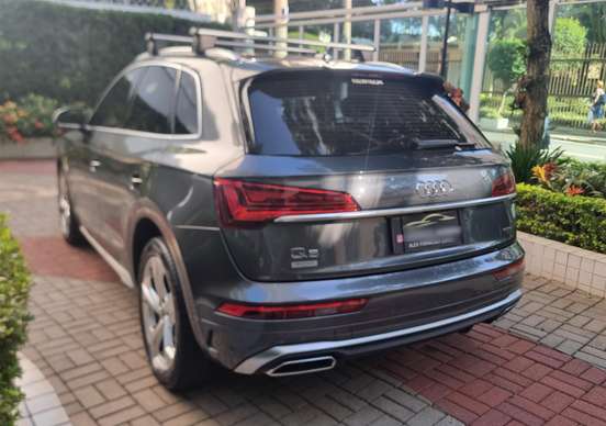 AUDI-Q5-2021