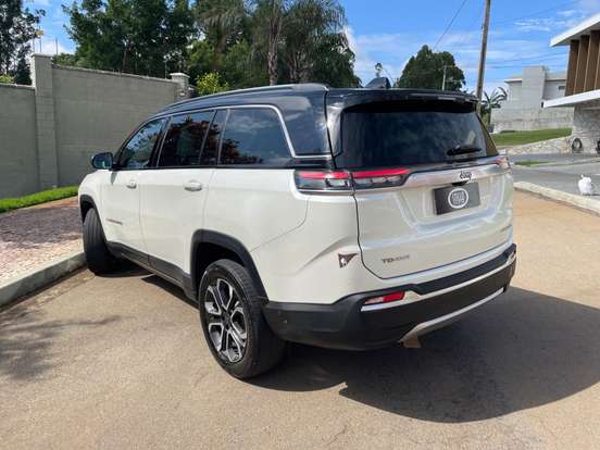 JEEP-COMMANDER-2023