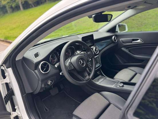 MERCEDES-BENZ-CLA 180-1.6 CGI GASOLINA 7G-DCT MERCEDES-BENZ-CLA 180-2017