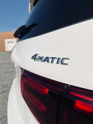 MERCEDES-BENZ-GLB 220-2024