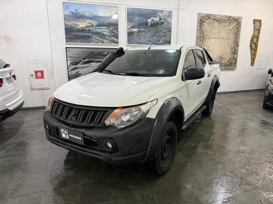 MITSUBISHI L200 TRITON 2.4 16V TURBO DIESEL SPORT GLX CD 4P 4X4 MANUAL