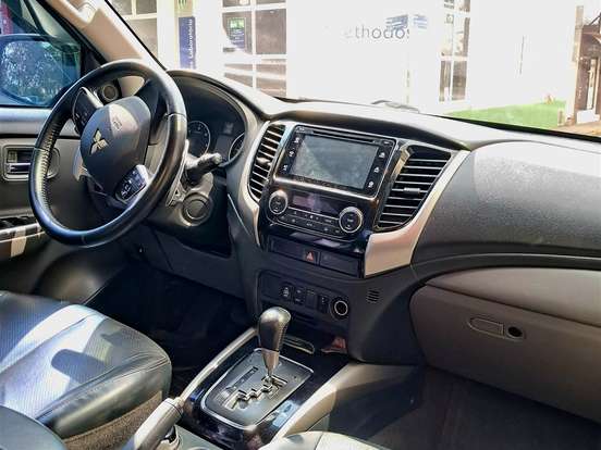 MITSUBISHI-L200 TRITON-2.4 16V TURBO DIESEL SPORT HPE TOP CD 4P 4X4 AUTOMÁTICO MITSUBISHI-L200 TRITON-2017