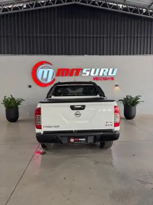 NISSAN-FRONTIER-2021