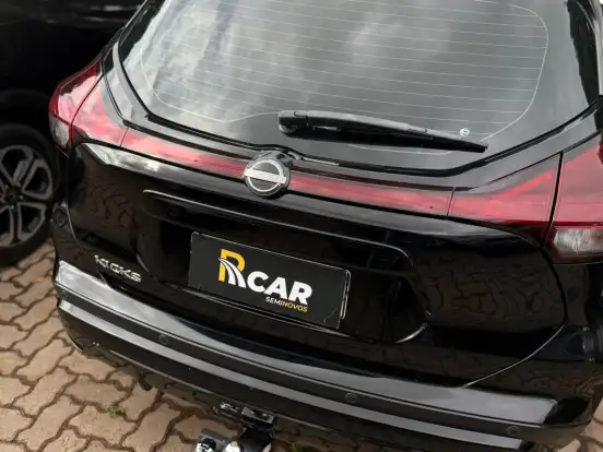 NISSAN-KICKS-2023