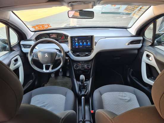 PEUGEOT-208-2013
