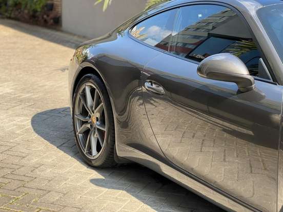 PORSCHE-911-2016