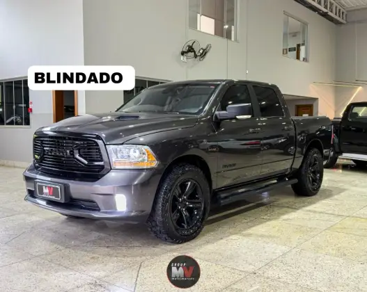 RAM CLASSIC 5.7 V8 GASOLINA LARAMIE NIGHT EDITION CD 4X4 AUTOMÁTICO