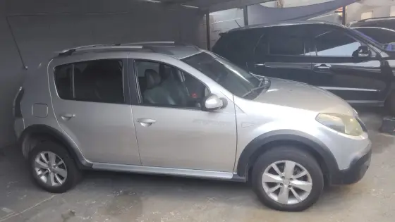 RENAULT SANDERO 1.6 STEPWAY 16V FLEX 4P AUTOMÁTICO