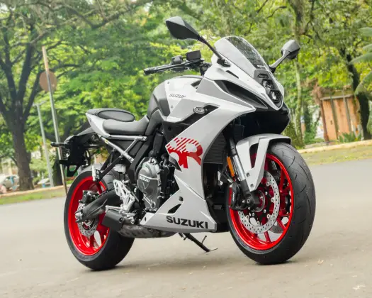 SUZUKI GSX-8R 