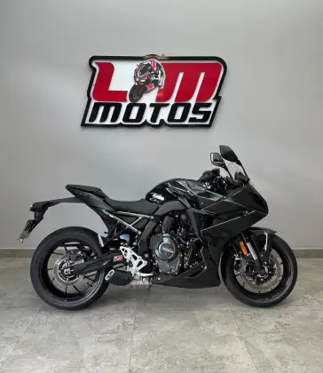 SUZUKI GSX-8R 