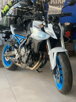 SUZUKI GSX-8S 