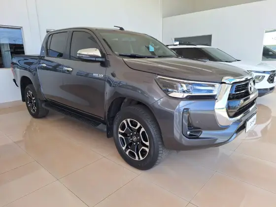 TOYOTA HILUX 2.8 D-4D TURBO DIESEL CD SRV 4X4 AUTOMÁTICO