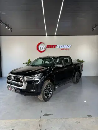 TOYOTA HILUX 2.8 D-4D TURBO DIESEL CD SRV 4X4 AUTOMÁTICO