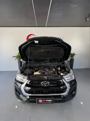 TOYOTA-HILUX-2021