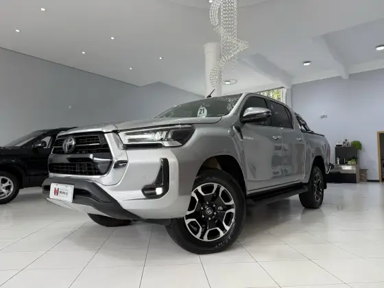 TOYOTA HILUX 2.8 D-4D TURBO DIESEL CD SRX 4X4 AUTOMÁTICO