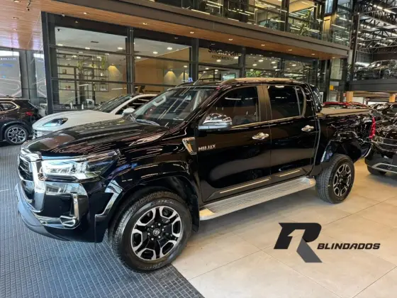 TOYOTA HILUX 2.8 D-4D TURBO DIESEL CD SRX PLUS 4X4 AUTOMÁTICO