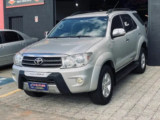 TOYOTA HILUX SW4 2.7 SR 4X2 16V GASOLINA 4P AUTOMÁTICO