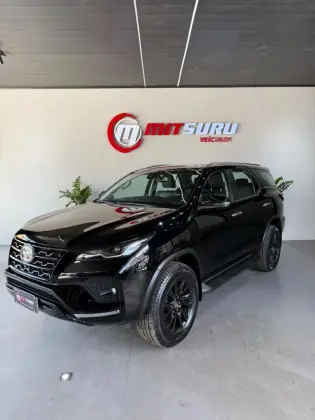 TOYOTA HILUX SW4 2.8 D-4D TURBO DIESEL SRX 4X4 AUTOMÁTICO