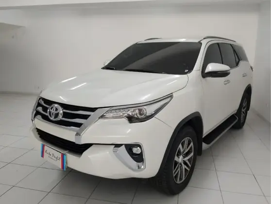 TOYOTA HILUX SW4 2.8 SRX 4X4 7 LUGARES 16V TURBO INTERCOOLER DIESEL 4P AUTOMÁTICO