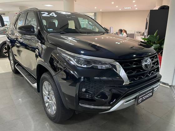 TOYOTA HILUX SW4 2.8 D-4D TURBO DIESEL SRX 7L 4X4 AUTOMÁTICO