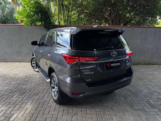 TOYOTA-HILUX SW4-2017
