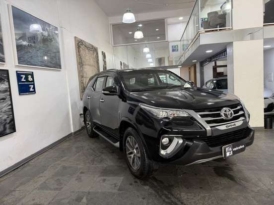 TOYOTA-HILUX SW4-2.8 SRX 4X4 16V TURBO INTERCOOLER DIESEL 4P AUTOMÁTICO TOYOTA-HILUX SW4-2016