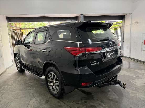 TOYOTA-HILUX SW4-2016