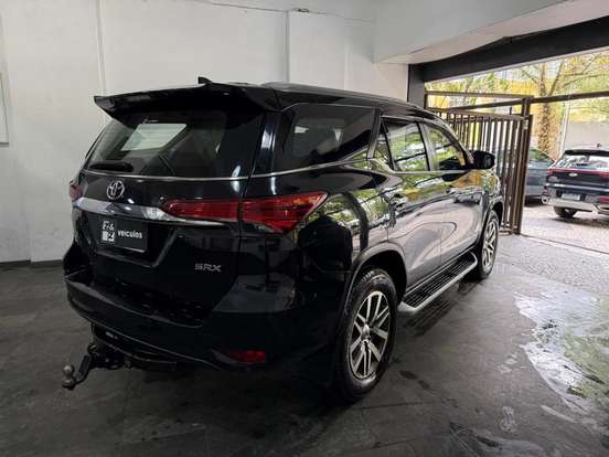 TOYOTA-HILUX SW4-2016