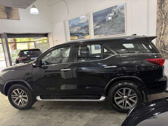 TOYOTA-HILUX SW4-2016