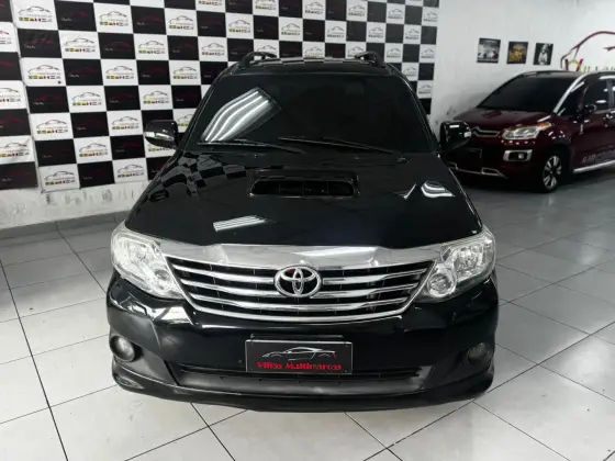 TOYOTA HILUX SW4 3.0 SRV 4X4 7 LUGARES 16V TURBO INTERCOOLER DIESEL 4P AUTOMÁTICO TOYOTA HILUX SW4 3.0 SRV 4X4 7 LUGARES 16V TURBO INTERCOOLER DIESEL 4P AUTOMÁTICO