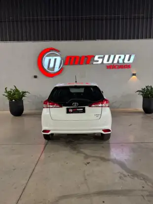 TOYOTA-YARIS-2021