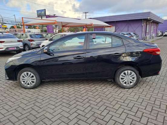 TOYOTA-YARIS-2024