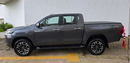 TOYOTA-HILUX-2025