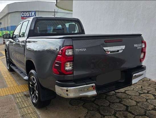 TOYOTA-HILUX-2025