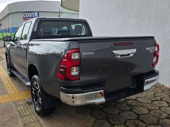 TOYOTA-HILUX-2.8 D-4D TURBO DIESEL CD SRX 4X4 AUTOMÁTICO TOYOTA-HILUX-2025