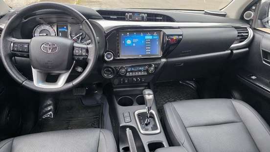 TOYOTA-HILUX-2025
