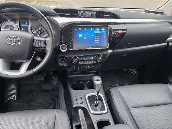 TOYOTA-HILUX-2.8 D-4D TURBO DIESEL CD SRX 4X4 AUTOMÁTICO TOYOTA-HILUX-2025