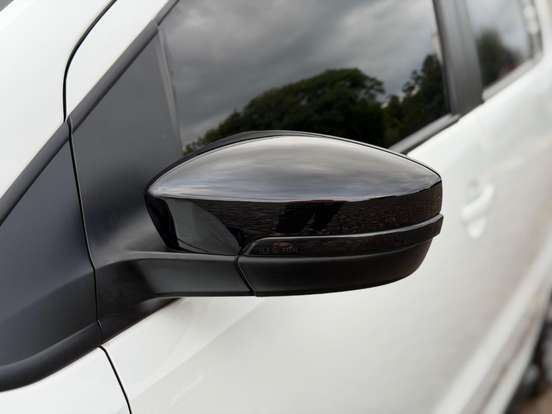 VOLKSWAGEN-FOX-2021